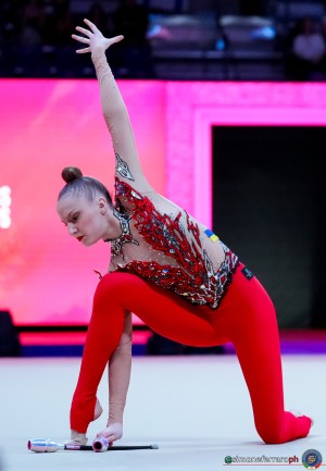 aa q karika polina ukr ph simone ferraro sfa00852 copia